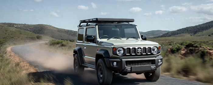 Suzuki Jimny en una ruta de tierra de uruguay