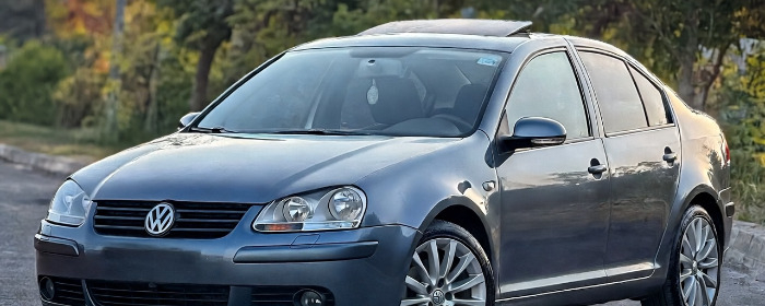 Volkswagen Bora estacionado en uruguay