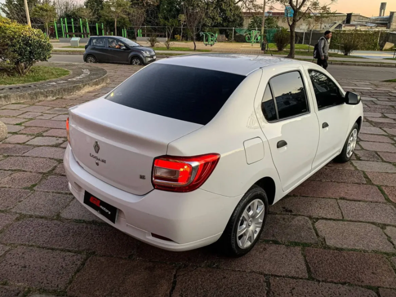 Renault Logan  sedán ofrecido en Brazo Oriental 