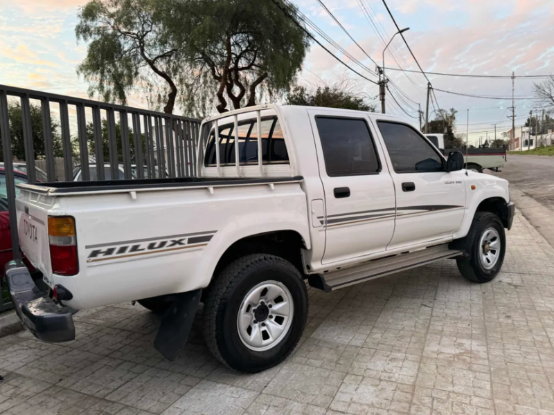 Toyota Hilux  pickup ofrecido en Florida 