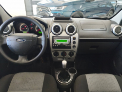 Ford Fiesta  sedán ofrecido en Colonia del Sacramento 