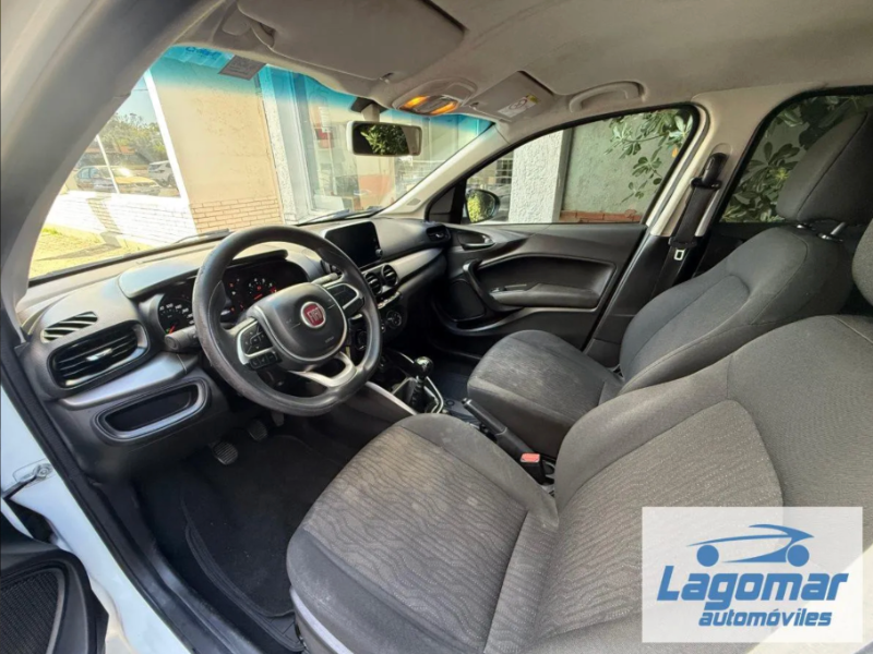 Venta en Uruguay de Fiat Cronos  4 puertas 