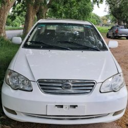 BYD F3  sedán ofrecido en Piedras Blancas 