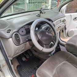 Venta en Uruguay de Renault Scenic2  4 puertas 