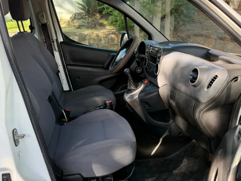 Venta en Uruguay de Peugeot Partner  4 puertas 
