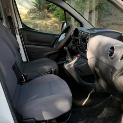 Venta en Uruguay de Peugeot Partner  4 puertas 