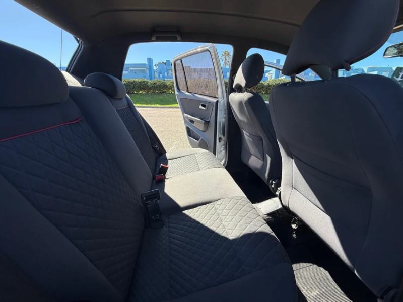 Venta en Uruguay de Volkswagen Crossfox  4 puertas 