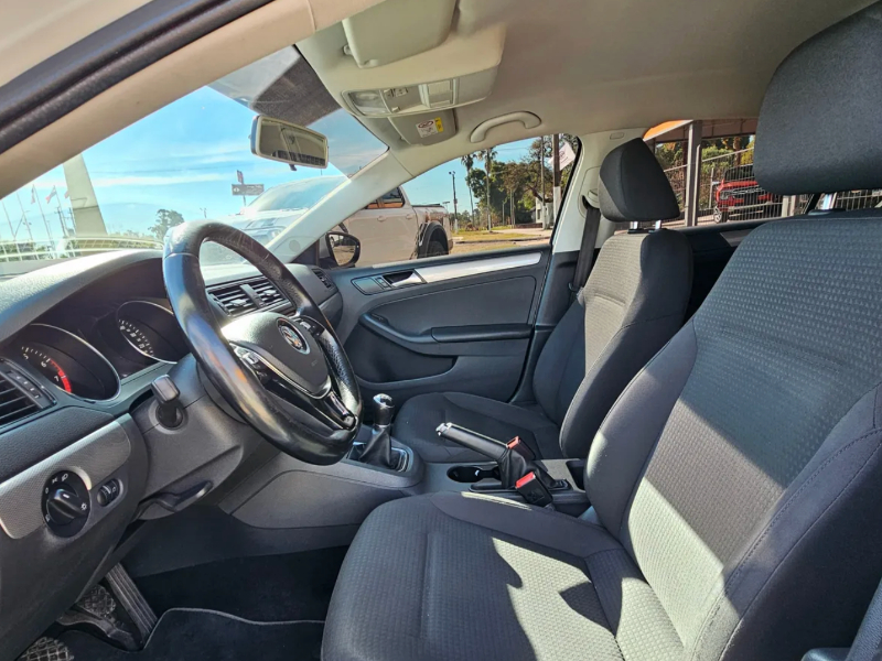 Volkswagen Vento Precio