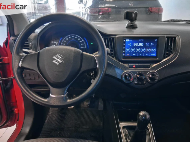 Venta en Uruguay de Suzuki Baleno  4 puertas 