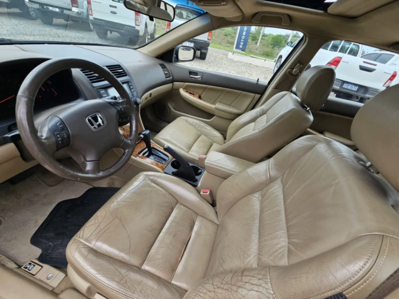 Venta en Uruguay de Honda Accord  4 puertas 
