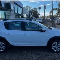 Renault Stepway  hatchback ofrecido en Malvín Norte 
