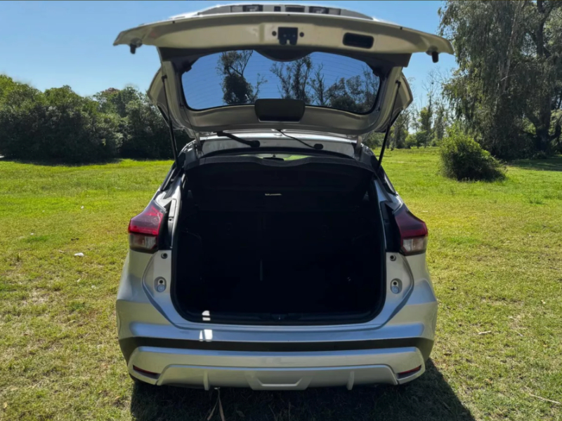 Venta en Uruguay de Nissan Kicks  4 puertas 