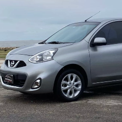 Foto: Nissan March Extra Full 1.6 2015