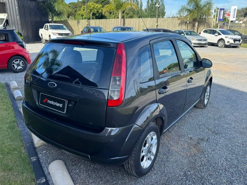 Venta en Uruguay de Ford Fiesta  4 puertas 