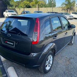 Venta en Uruguay de Ford Fiesta  4 puertas 