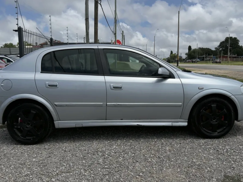 Chevrolet Astra  sedán ofrecido en Barros Blancos 