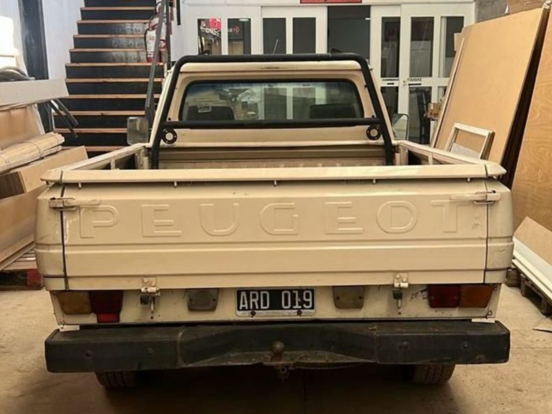 Peugeot 504  pickup ofrecido en Santa Lucía 