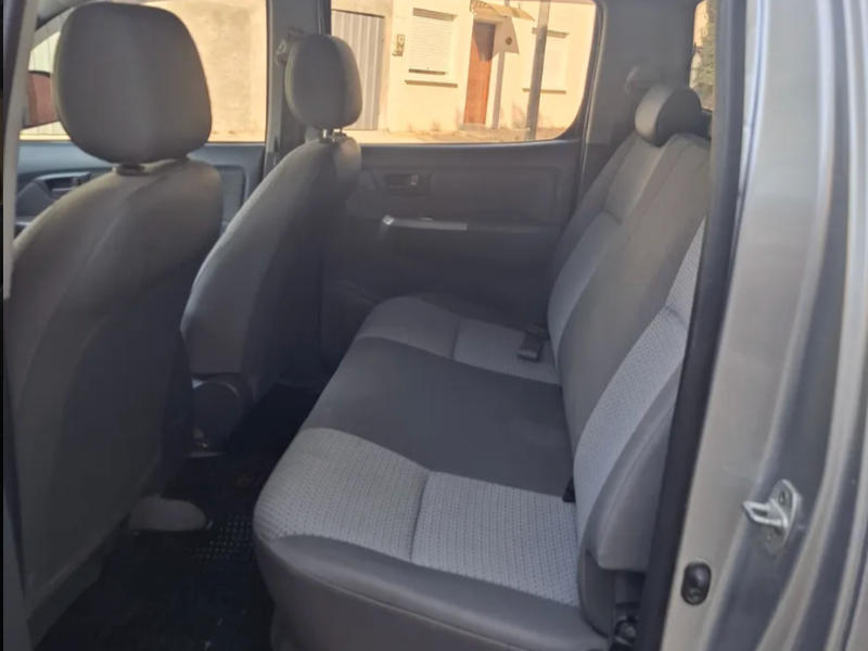 Toyota Hilux  pickup ofrecido en Tacuarembó 