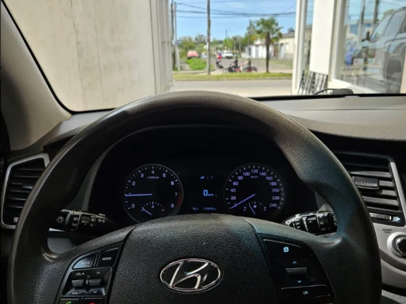 Venta en Uruguay de Hyundai Tucson  4 puertas 