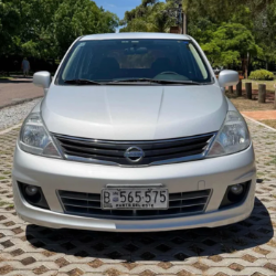 Foto: Nissan Tiida HB 1.8 Emotion Automático 2010