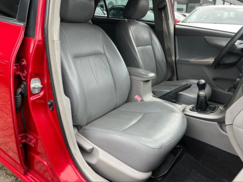 Venta en Uruguay de Toyota Corolla  4 puertas 