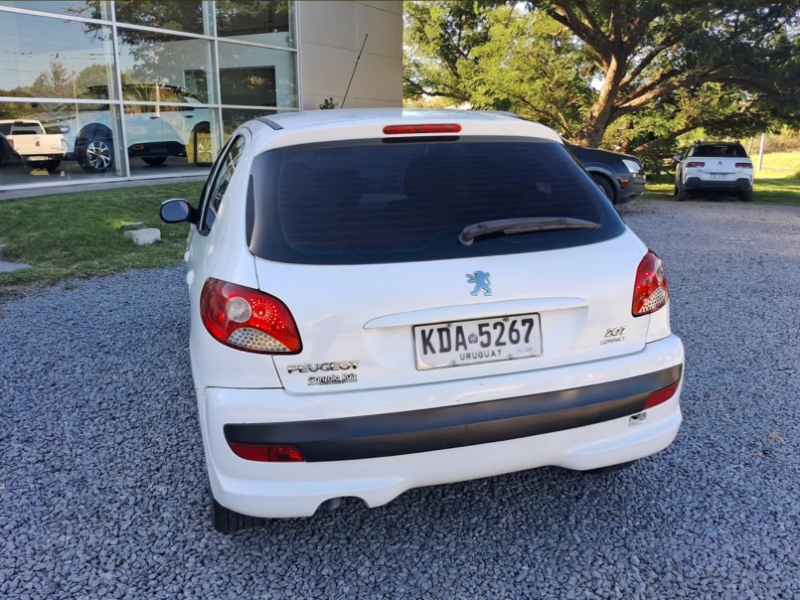 Peugeot 207  hatchback ofrecido en Mercedes 