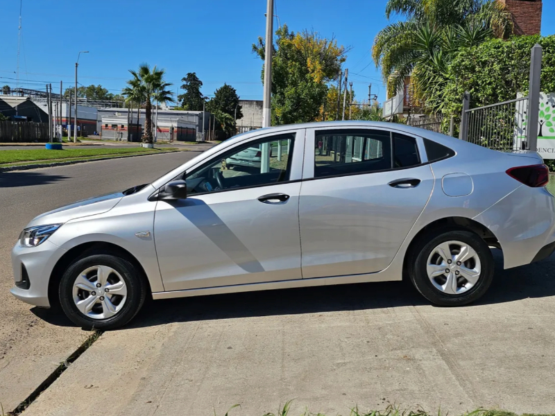 Chevrolet Onix  sedán ofrecido en Paysandú 