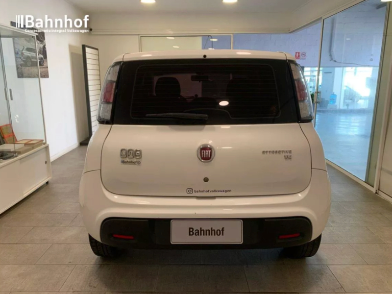 Fiat Uno  hatchback ofrecido en Mercedes 