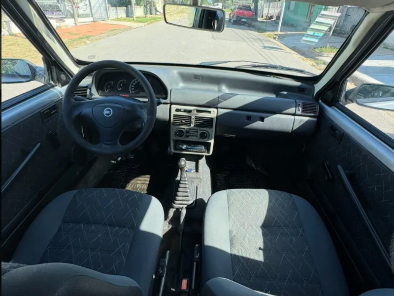 Venta en Uruguay de Fiat Uno  4 puertas 