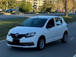 Renault Sandero  hatchback ofrecido en Carrasco 