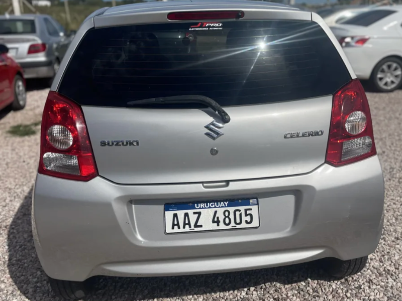 Suzuki Celerio  hatchback ofrecido en Playa Verde 