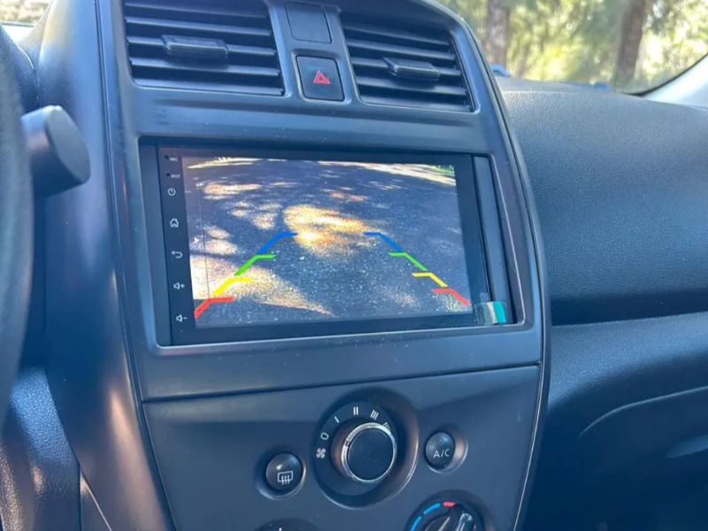 vista interna del Nissan