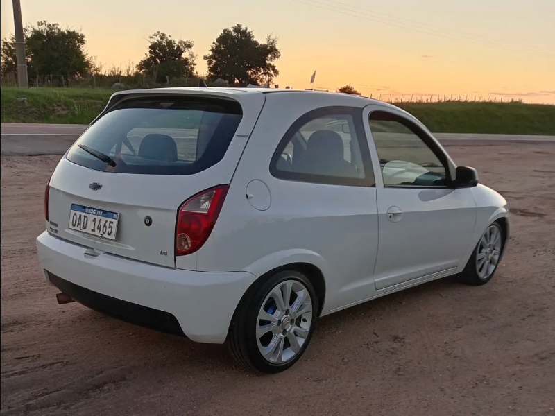 Chevrolet Celta  hatchback ofrecido en Sarandí del Yi 