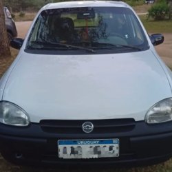 Chevrolet Corsa  hatchback ofrecido en Ciudad de la Costa 