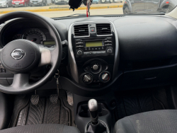 Nissan March  hatchback ofrecido en Pando 