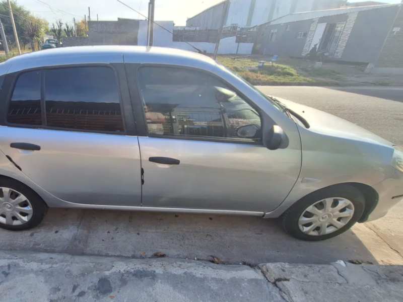 Renault Symbol  sedán ofrecido en Paysandú 