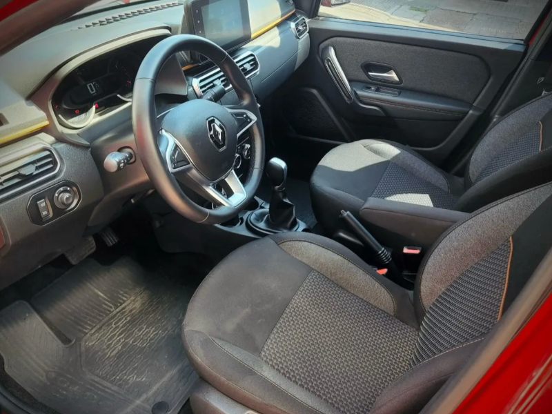 Venta en Uruguay de Renault Oroch  4 puertas 