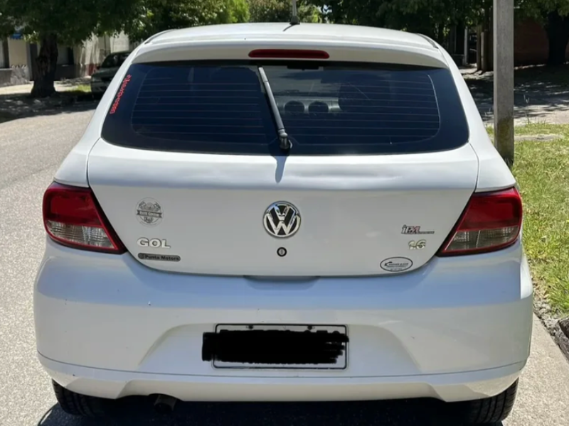 Volkswagen Gol  hatchback ofrecido en Pan de Azúcar 