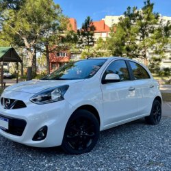 Nissan March  hatchback ofrecido en Punta del Este 