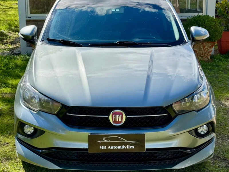 Fiat Cronos  sedán ofrecido en Pando 