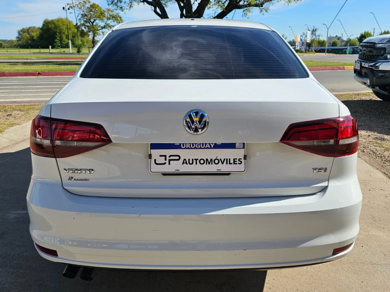 Volkswagen Vento  sedán ofrecido en Paysandú 