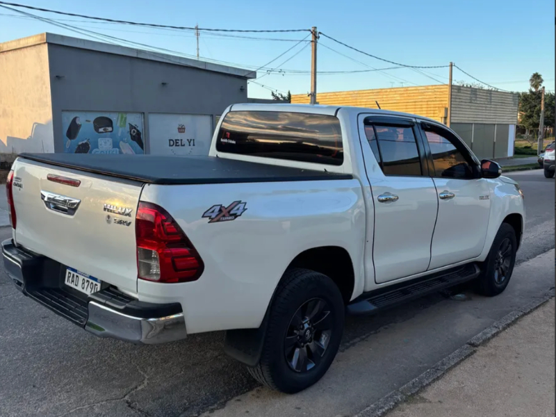 Toyota Hilux  pickup ofrecido en Durazno 