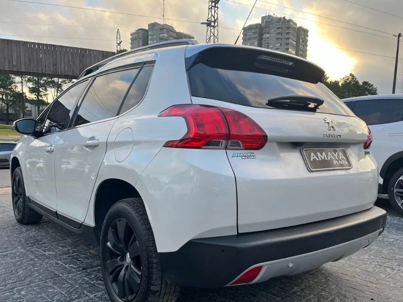 Venta en Uruguay de Peugeot 2008  4 puertas 