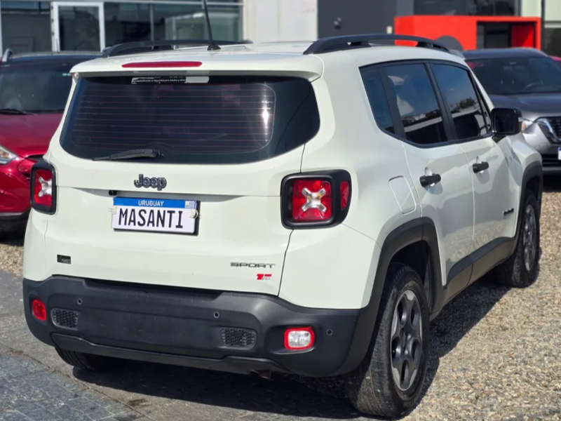 Jeep Renegade  suv ofrecido en Barros Blancos 