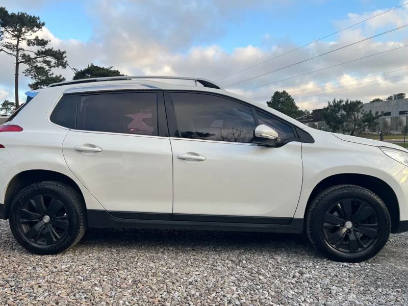 Peugeot 2008  suv ofrecido en Punta del Este 
