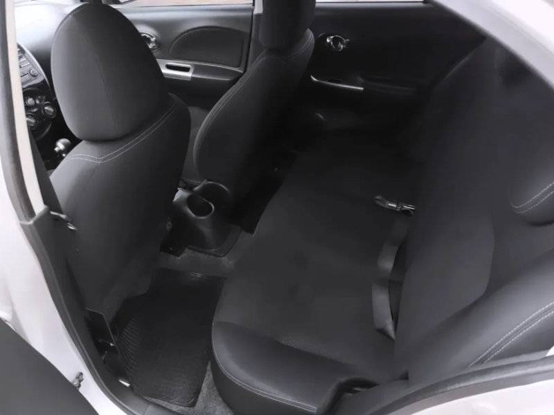 Venta en Uruguay de Nissan March  4 puertas 