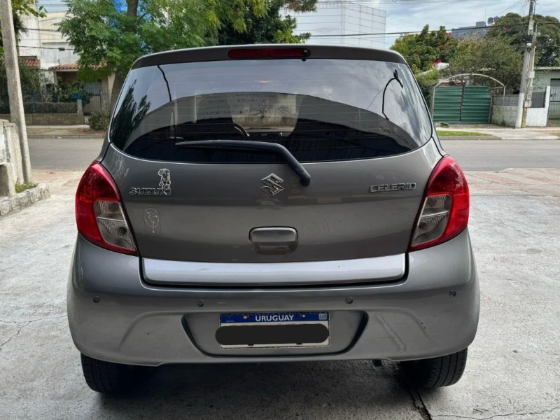 Suzuki Celerio  hatchback ofrecido en Malvín Norte 