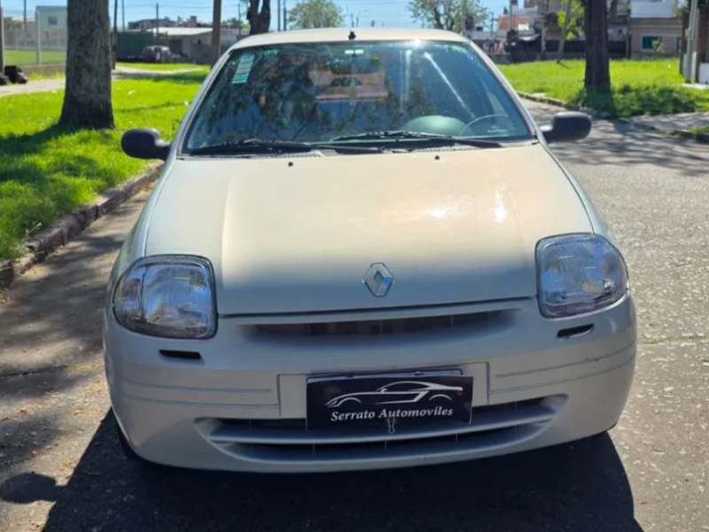 Renault Clio  hatchback ofrecido en Unión 