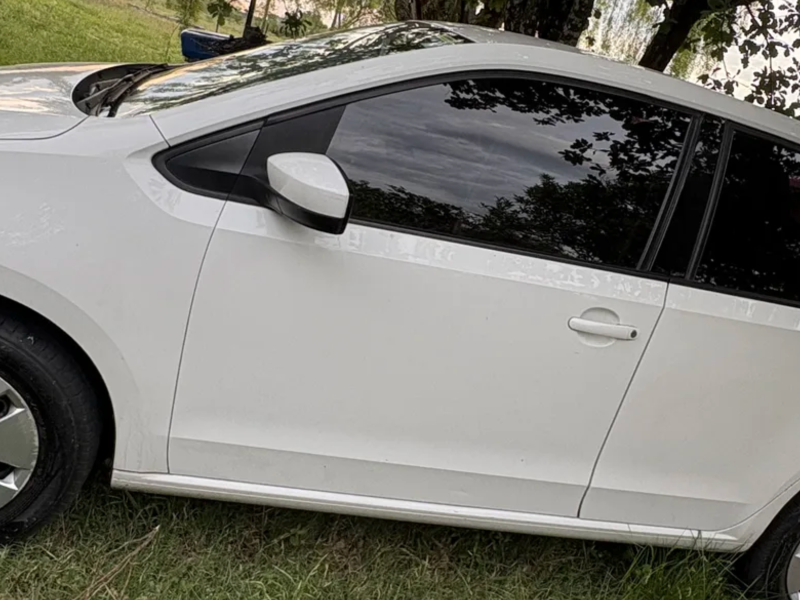 Volkswagen Up  hatchback ofrecido en Salto 