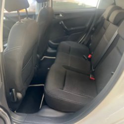 Venta en Uruguay de Peugeot 208  4 puertas 